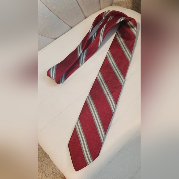 Brooks Brothers Mens Silk Tie Classic Red Gray Stripes 55.5x3‎ - Picture 1 of 3